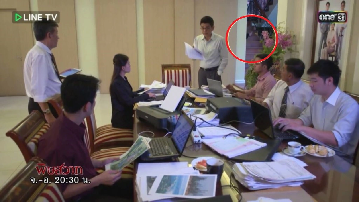ไม่ได้สร้างกระแส! ผกก.พิษสวาท ขอโทษหลังมีเท้าโผล่ในละคร