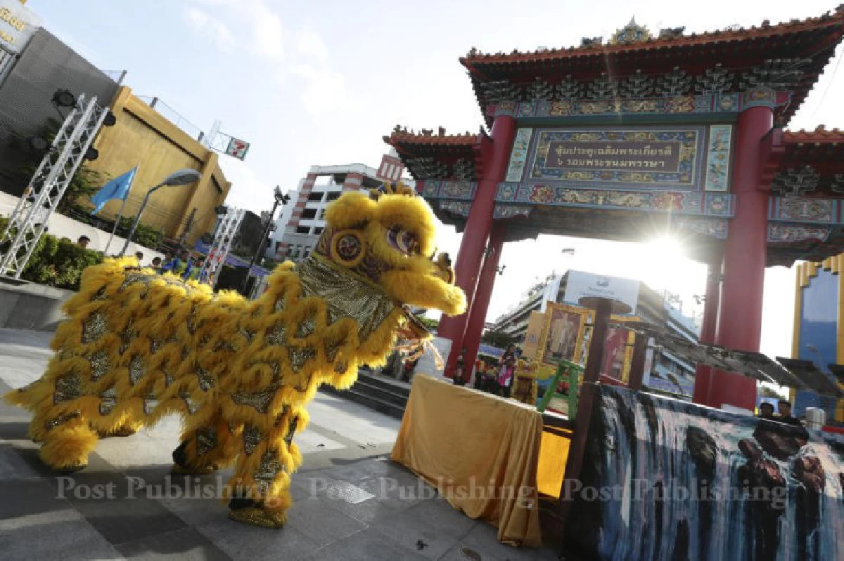 ชมภาพนักแสดงสิงคโปร์ลั่นกลองถวายพระพร