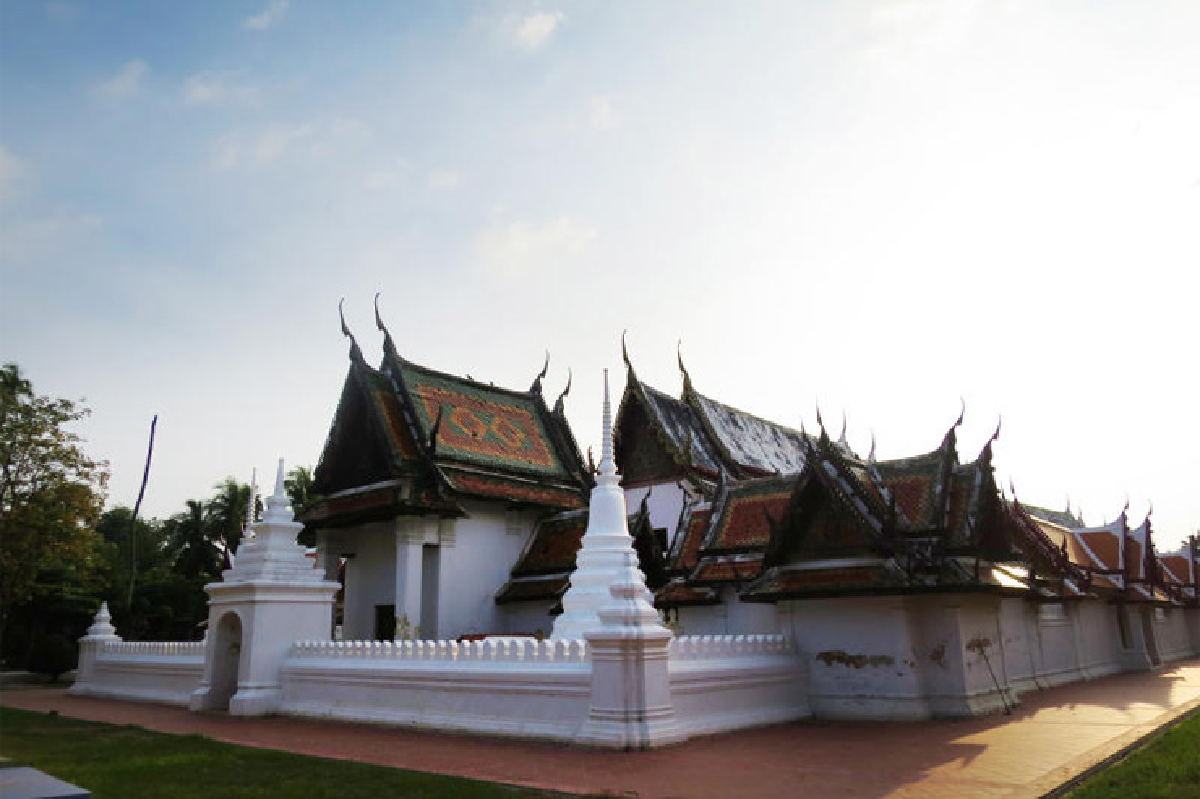ตามรอยพิษสวาท เรียนรู้ศิลปะกรุงเก่า ณ วัดใหญ่ฯ เมืองเพชร ตามรอยพิษสวาท เรียนรู้ศิลปะกรุงเก่า ณ วัดใหญ่ฯ เมืองเพชร