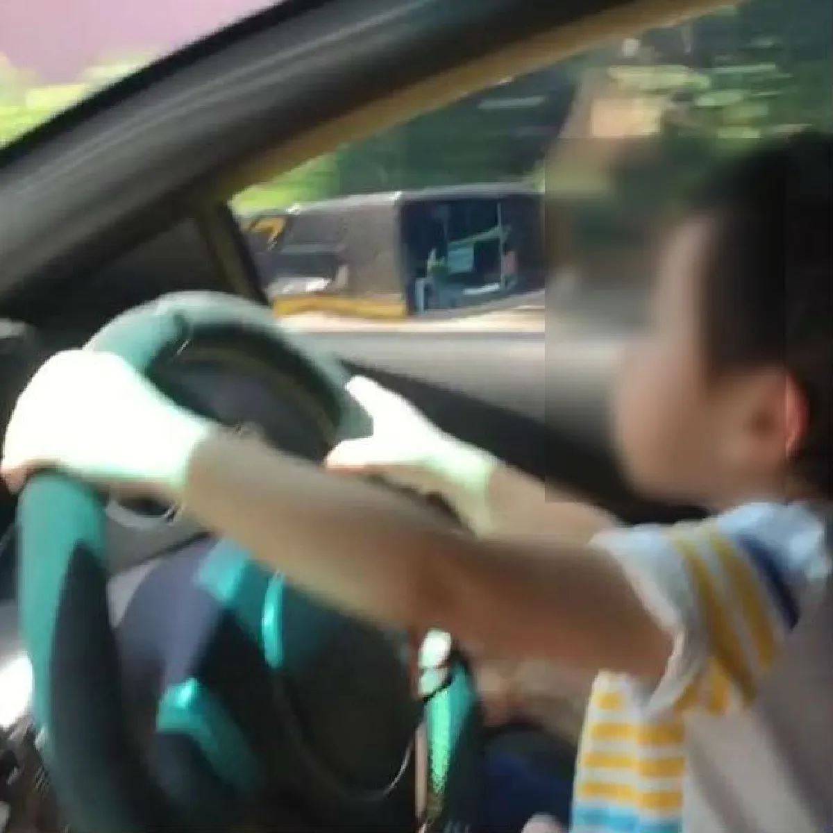 เอิร์น จิรวรรณ แจงดราม่า ให้ลูกชายนั่งตักสามีขณะขับรถ