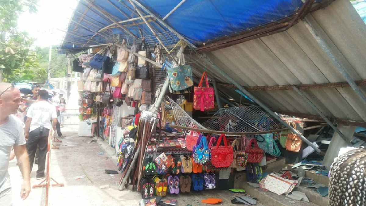 หลังคาร้านอาหารเกาะล้านถล่มเจ็บ2ราย