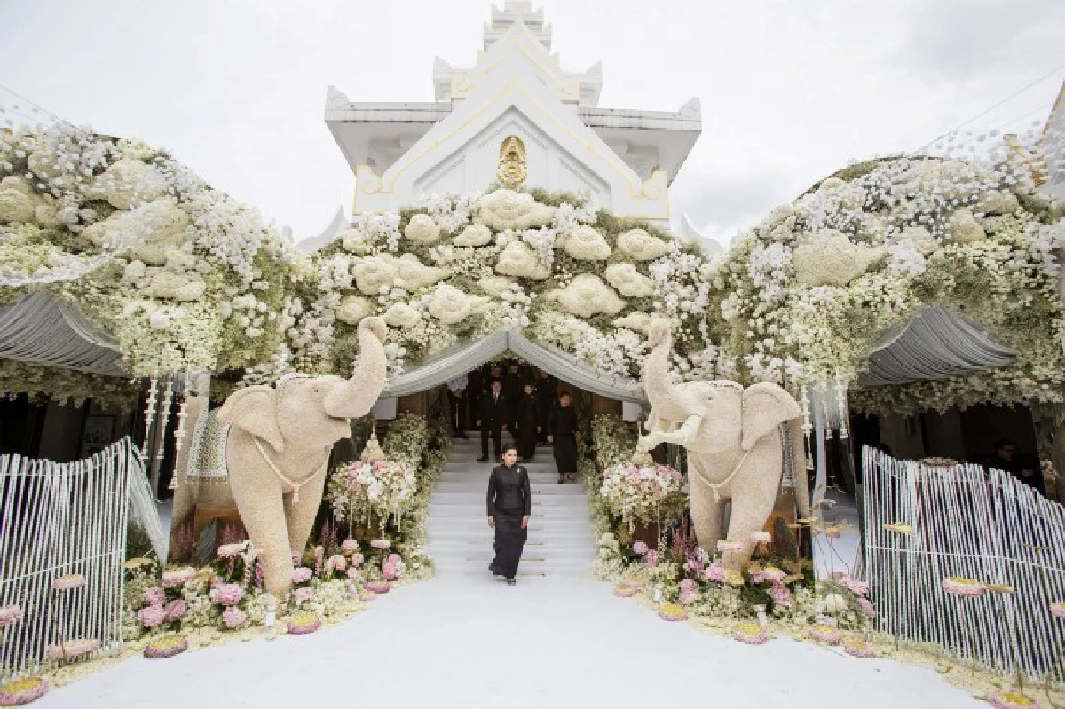 เผยภาพสุดอลังการ พิธีพระราชทานเพลิงศพ "คุณแม่พรธิภา"
