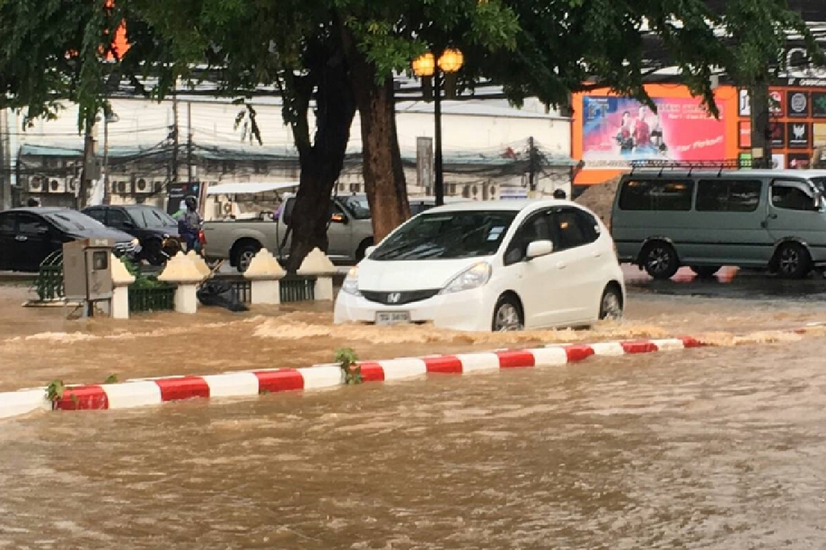 เชียงใหม่อ่วมเจอฝนกระหน่ำน้ำท่วมขังรอระบาย เชียงใหม่อ่วมเจอฝนกระหน่ำน้ำท่วมขังรอระบาย