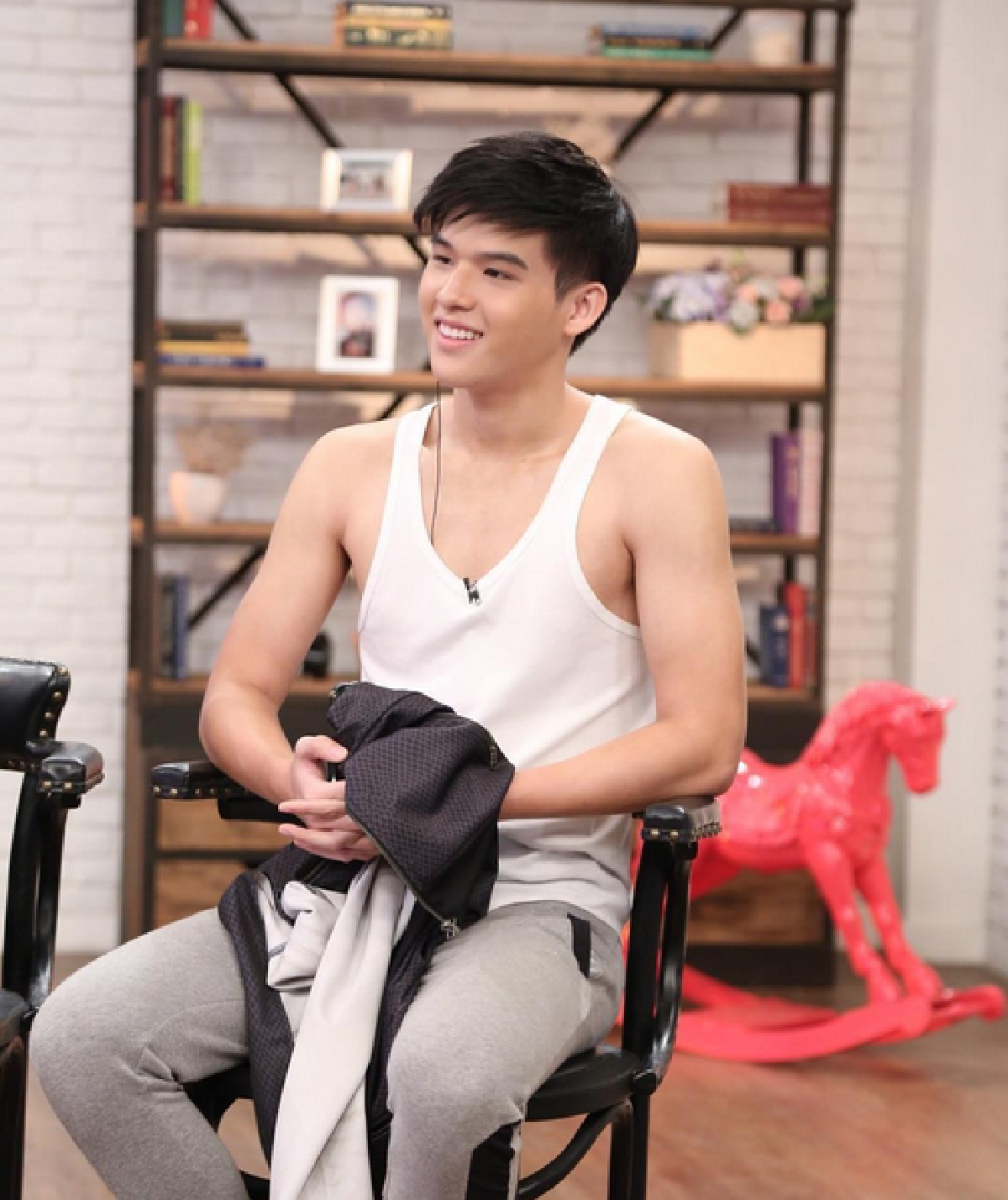 สกาย วงศ์รวี แซ่บขึ้นมาก! หลังรับคำท้าฟิตหุ่นใน 60 วัน