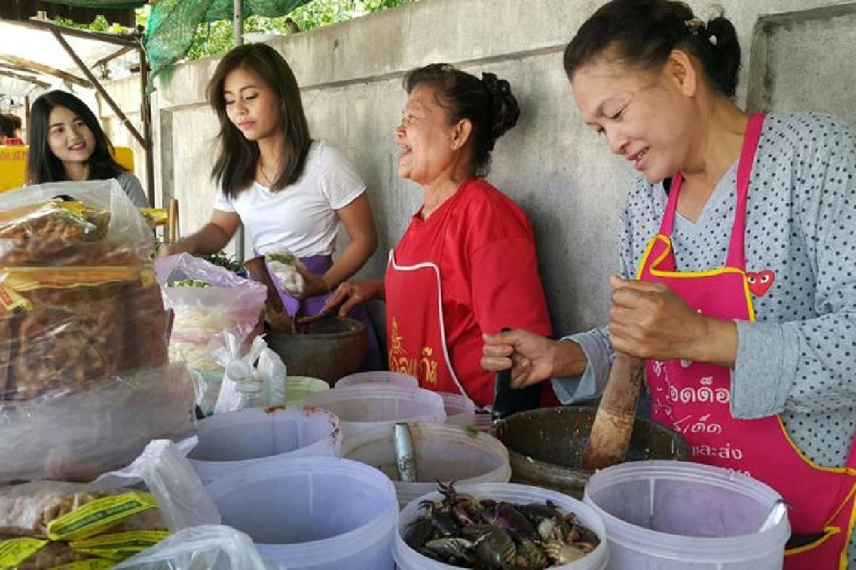 ครกทองคำส้มตำเจ๊บางแซ่บเว่อร์