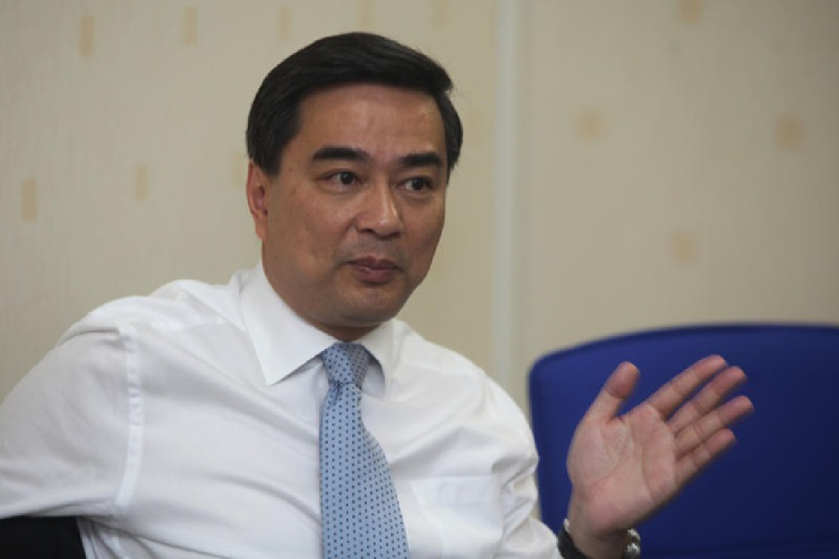 "มาร์ค"ไม่สนสุขุมพันธ์ถูกพักงานห่วงรื้อโครงสร้างท้องถิ่น "มาร์ค"ไม่สนสุขุมพันธ์ถูกพักงานห่วงรื้อโครงสร้างท้องถิ่น