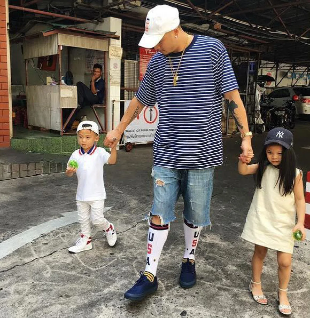 นานา อัดคลิปดุสามี ขับรถไม่คาดเข็มขัดเพราะกลัวเสื้อยับ