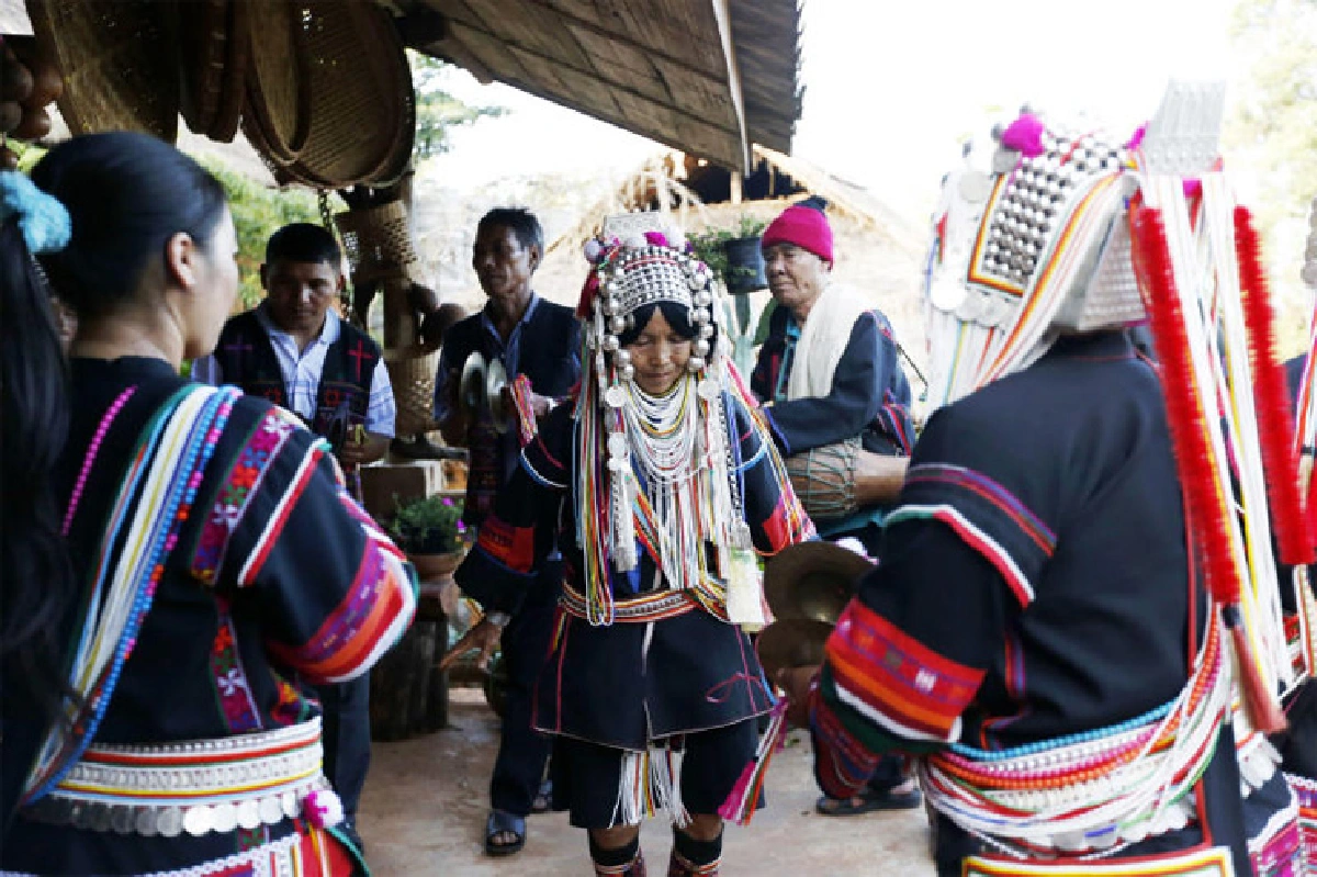 อาข่าพาทัวร์ บ้านหล่อโย เมืองลับในป่าใหญ่