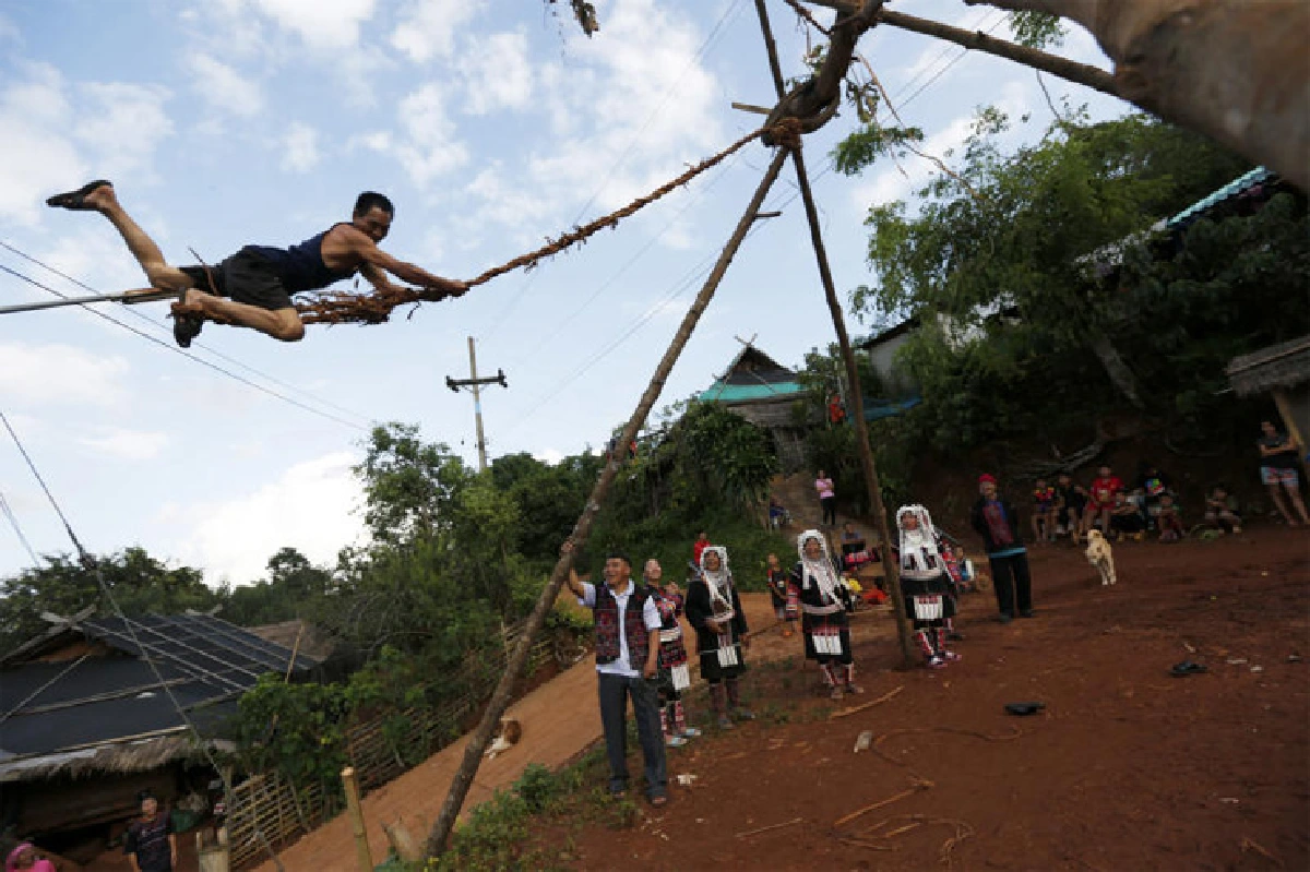 อาข่าพาทัวร์ บ้านหล่อโย เมืองลับในป่าใหญ่