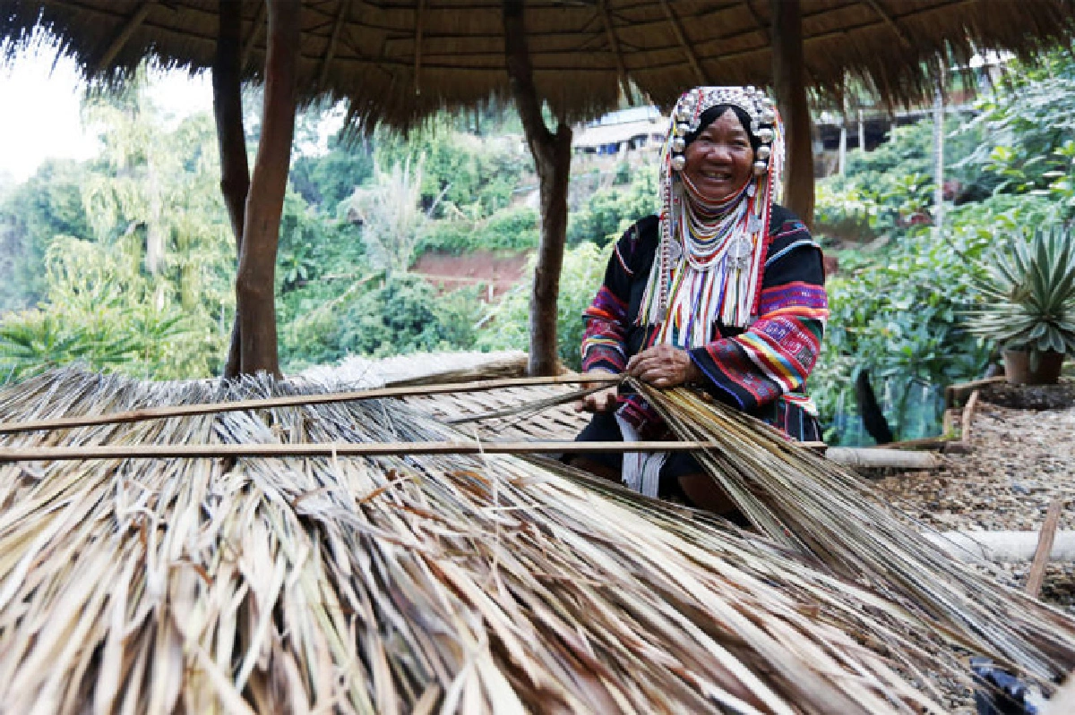 อาข่าพาทัวร์ บ้านหล่อโย เมืองลับในป่าใหญ่