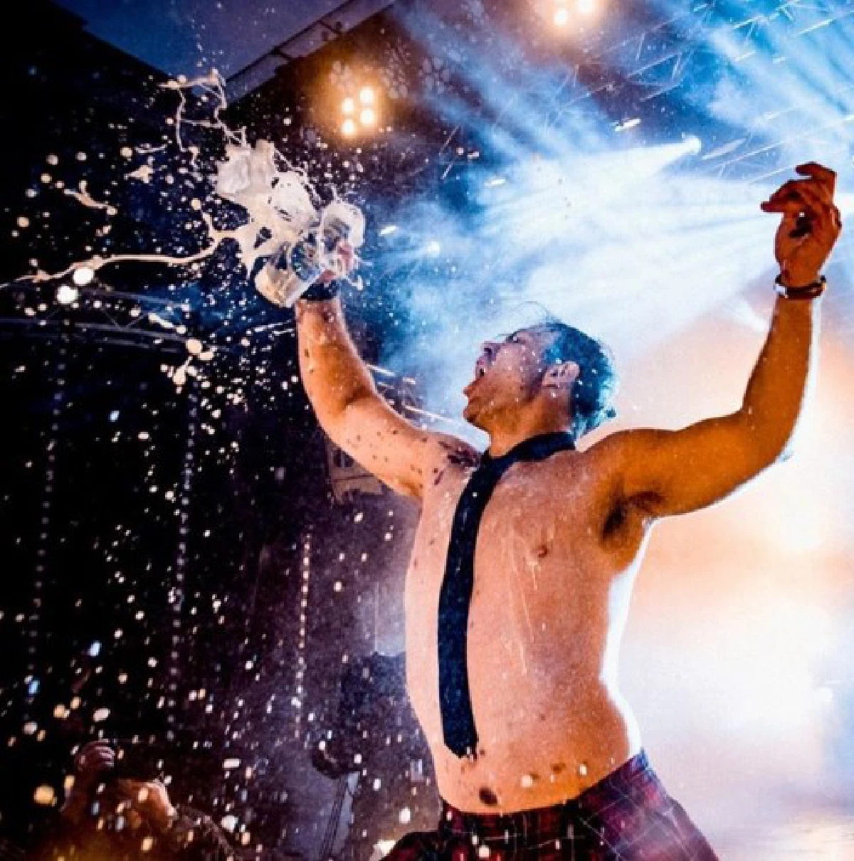 หนุ่มอเมริกันครองแชมป์การแข่งขันกีต้าร์ลม 2016 หลังพยายามมาหลายปี