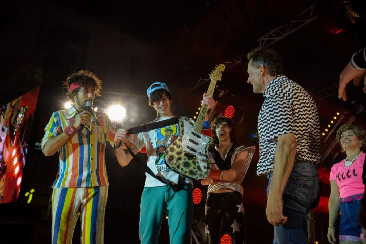 หนุ่มอเมริกันครองแชมป์การแข่งขันกีต้าร์ลม 2016 หลังพยายามมาหลายปี