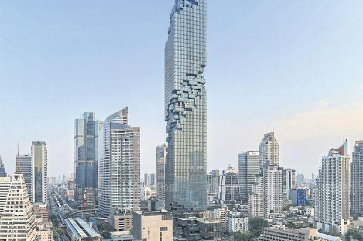 Lightshow at Bangkok's new tallest building (VideoUpdate)