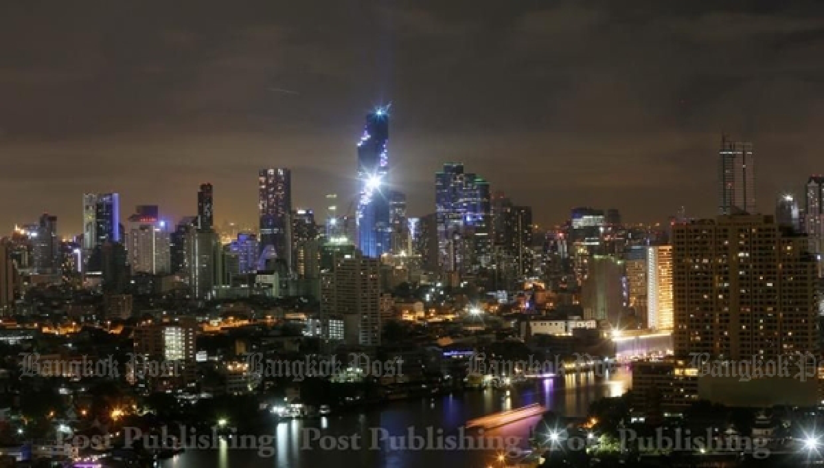 Lightshow at Bangkok's new tallest building (VideoUpdate)