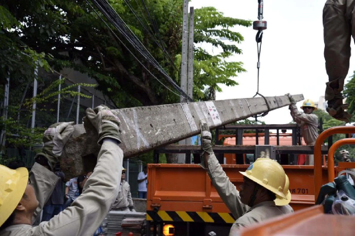 กฟน.รื้อเสาไฟฟ้าถนนราชวิถีหลังนำสายลงดิน