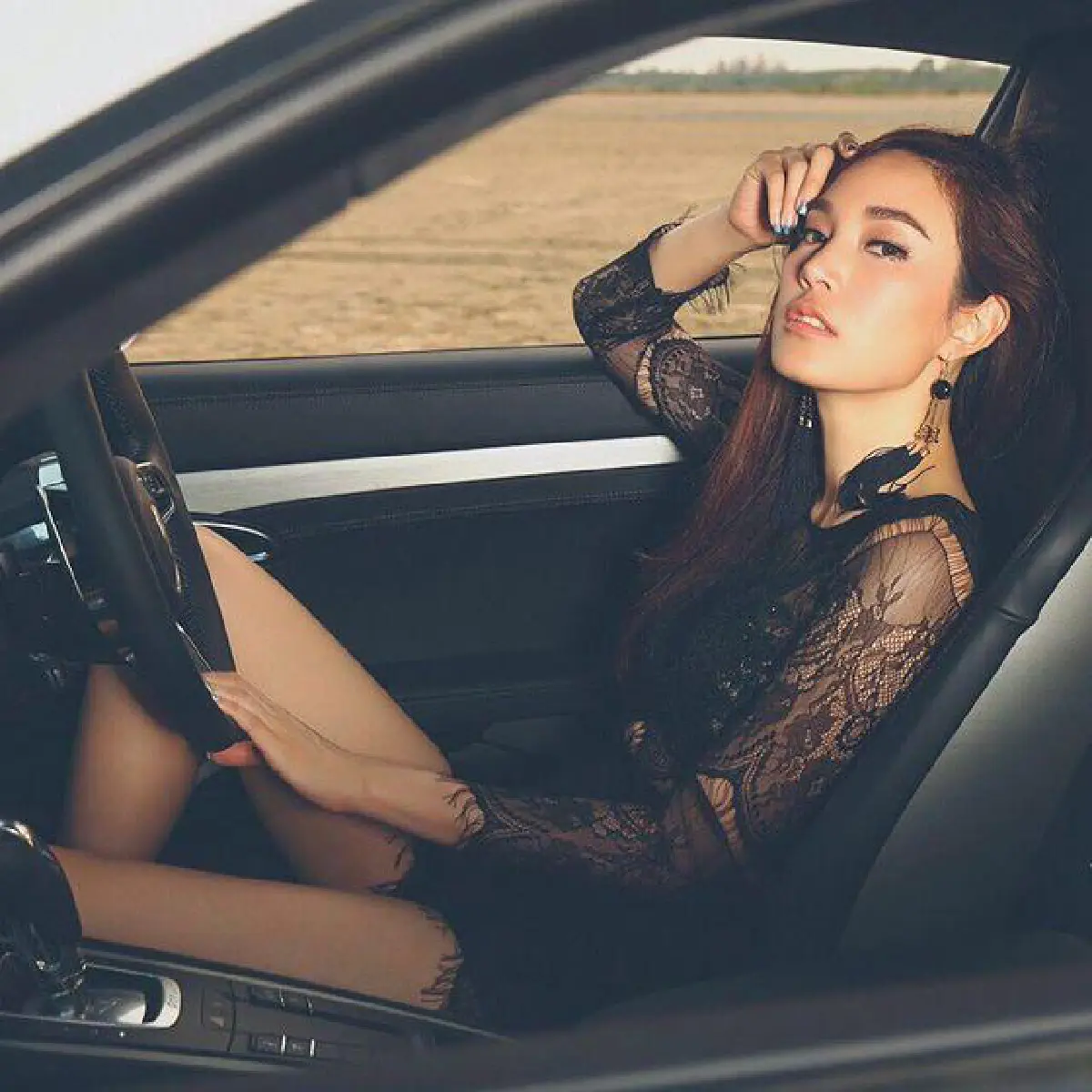 สวยหรูดูดี! เมย์ พิชญ์นาฏ ถอยรถปอร์เช่สีขาวคันใหม่