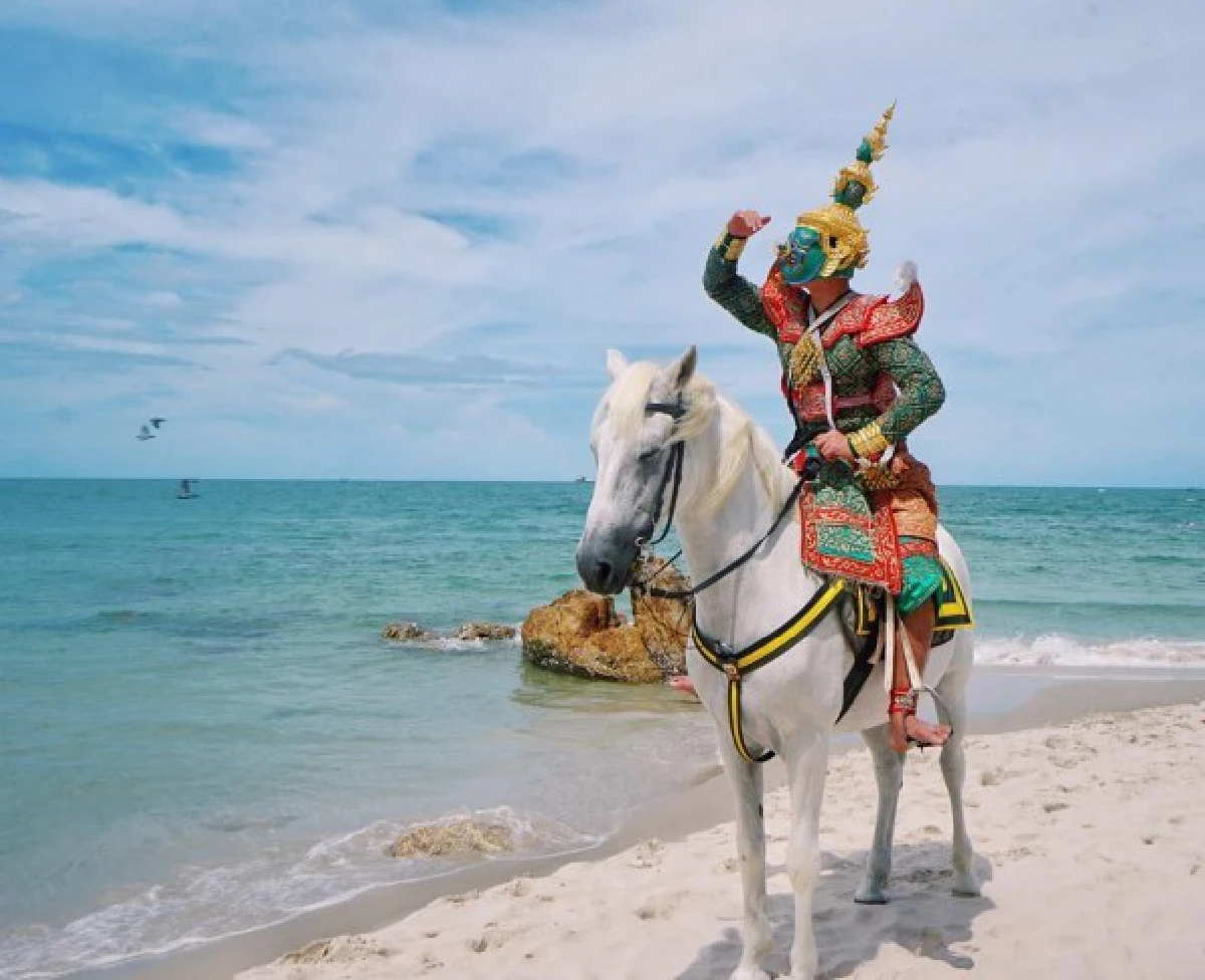 หนุ่มสวมชุด "ทศกัณฐ์" ยกทัพตระเวนทัวร์ทั่วไทย โปรโมทท่องเที่ยวสุดชิค