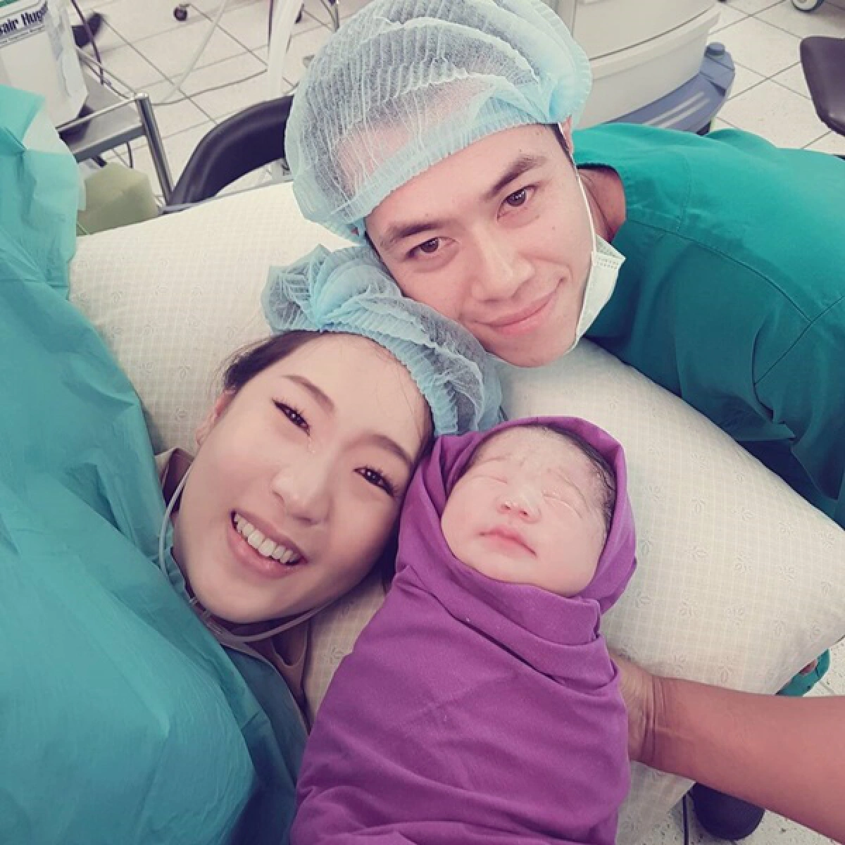 คลอดแล้ว! น้องโคลอี้ ลูกสาวเปรม บุษราคัมวงษ์ กับภรรยาเกาหลี