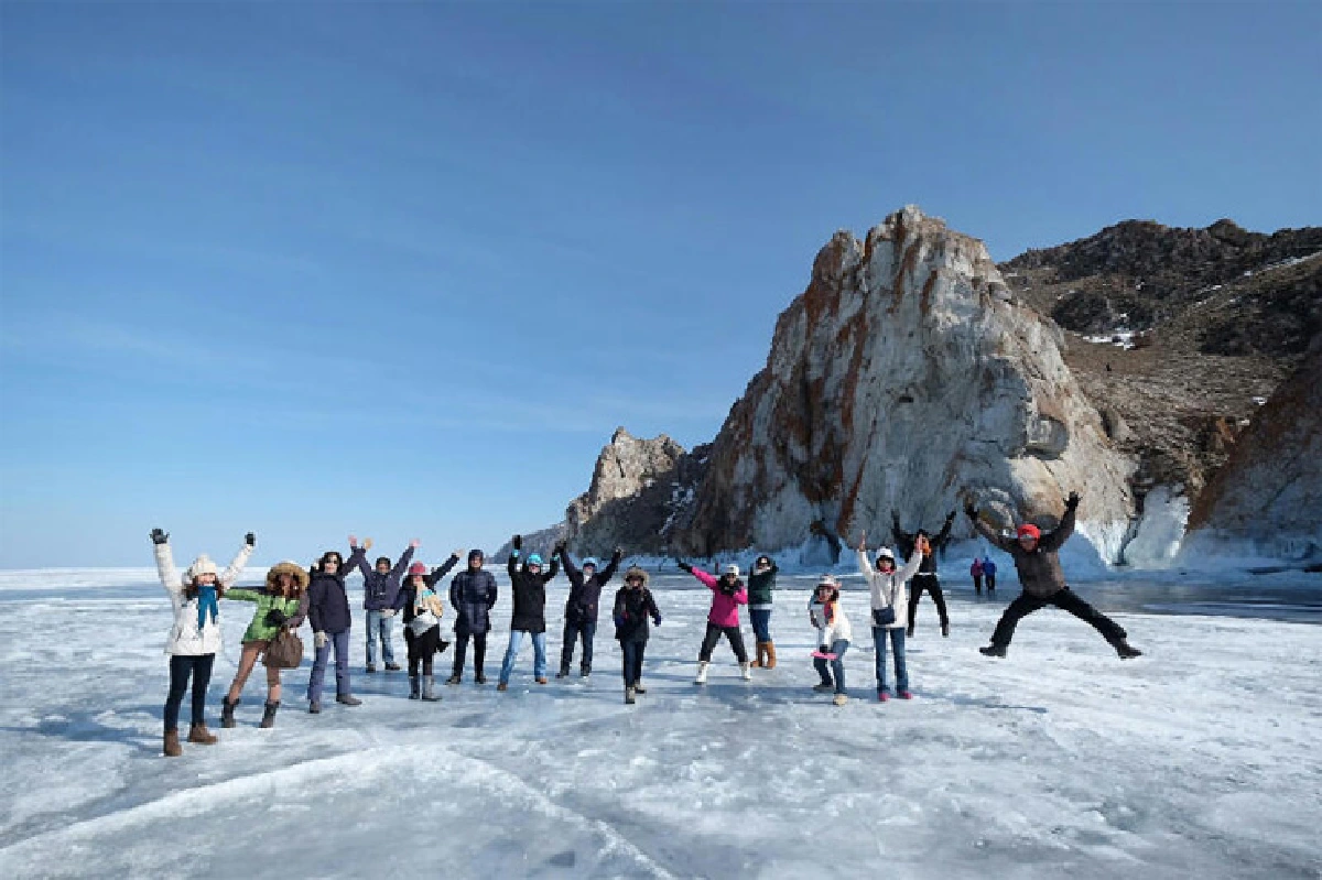 วีรภัทร คำรัตน์ อาจารย์ท่องโลก