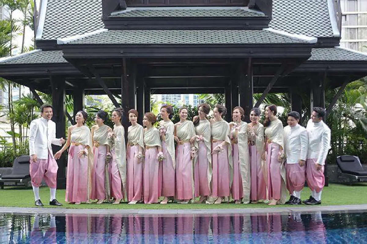 ส่องแก๊งเพื่อนเจ้าสาว เนย โชติกา สวยหวานงามอย่างไทย