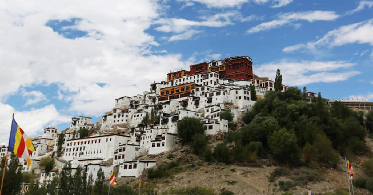 จงโบกสะบัดไปเถิด ธงมนตราเอ๋ย