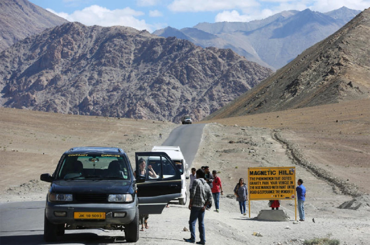 จงโบกสะบัดไปเถิด ธงมนตราเอ๋ย