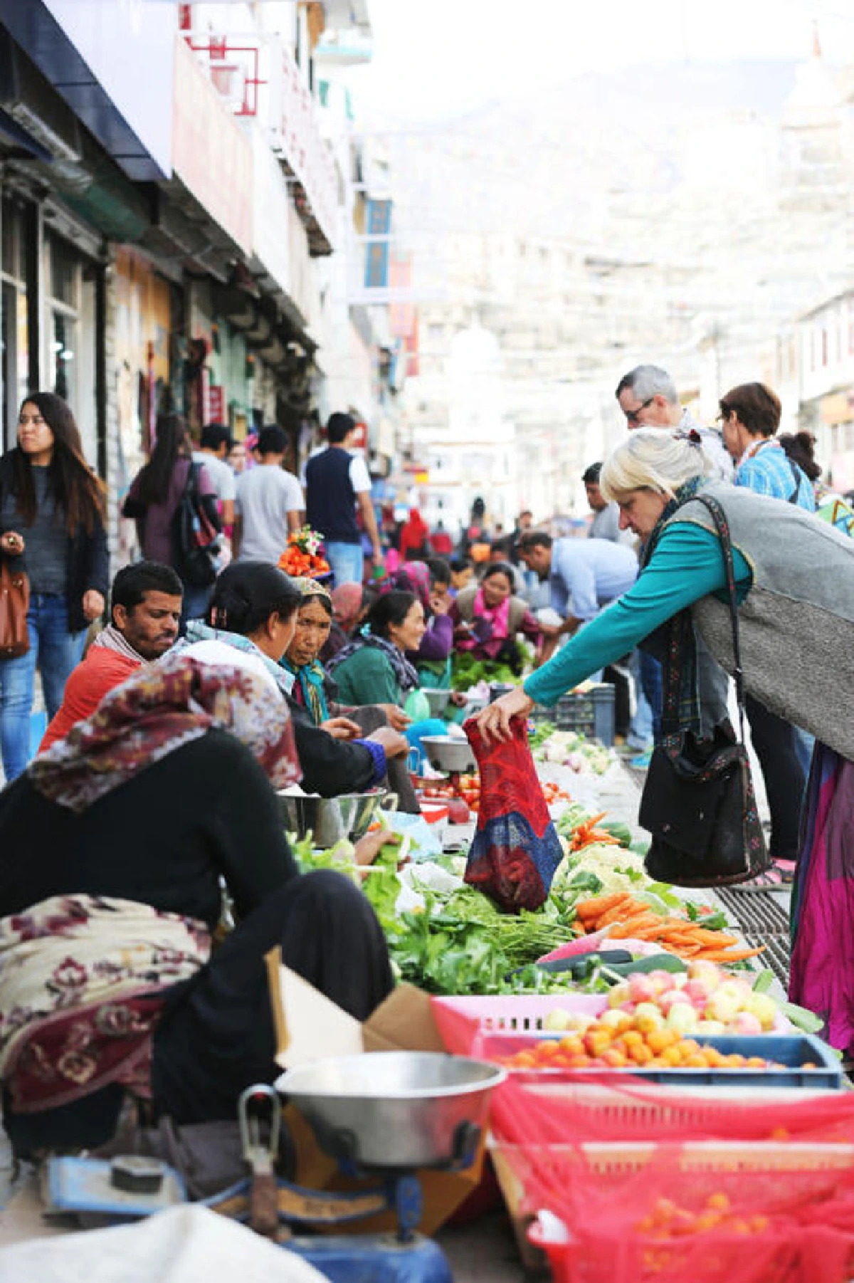 จงโบกสะบัดไปเถิด ธงมนตราเอ๋ย