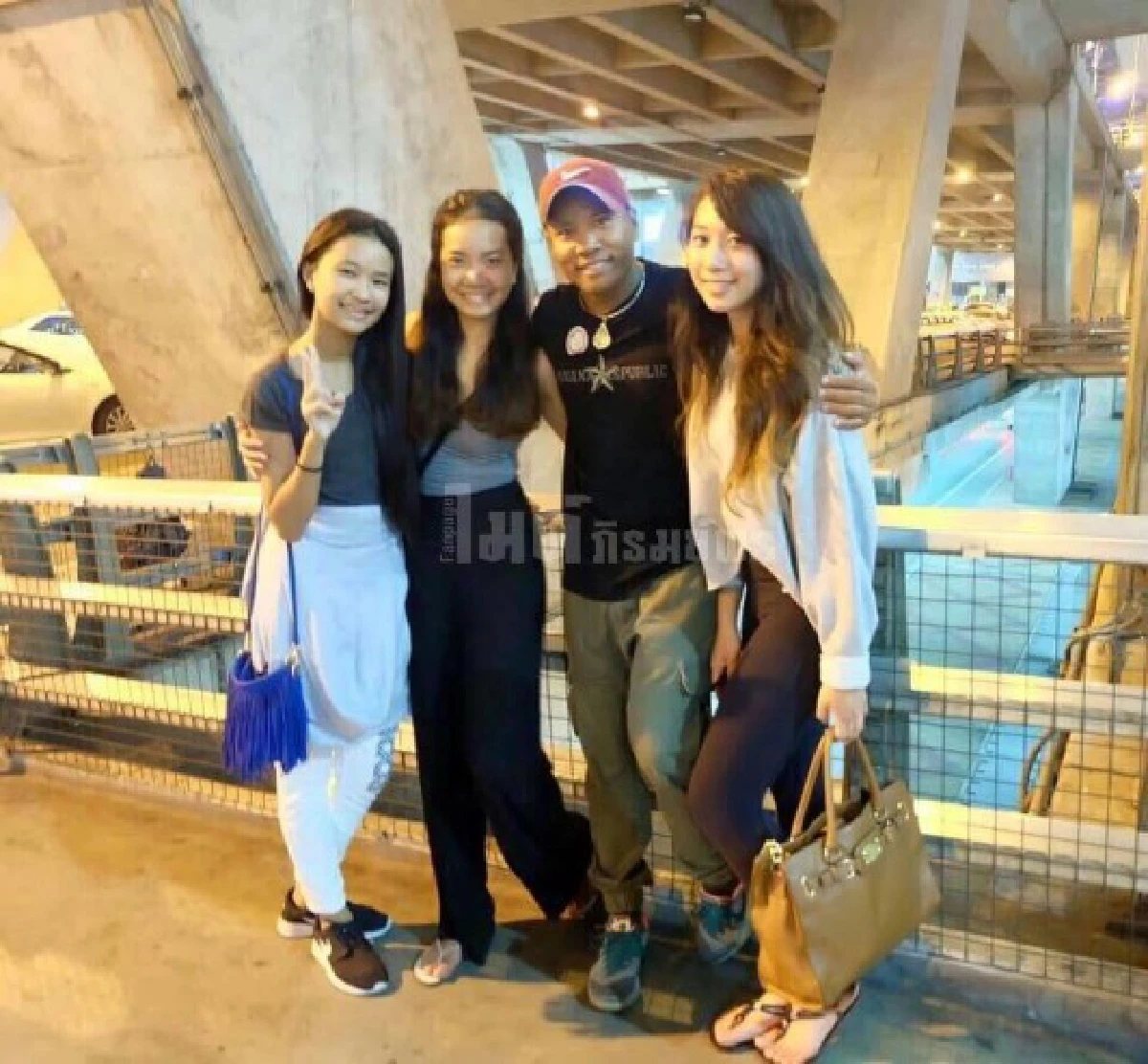"ไมค์ ภิรมย์พร" โพสต์ซึ้งหลังส่งลูกสาวเรียนต่อแคนาดา