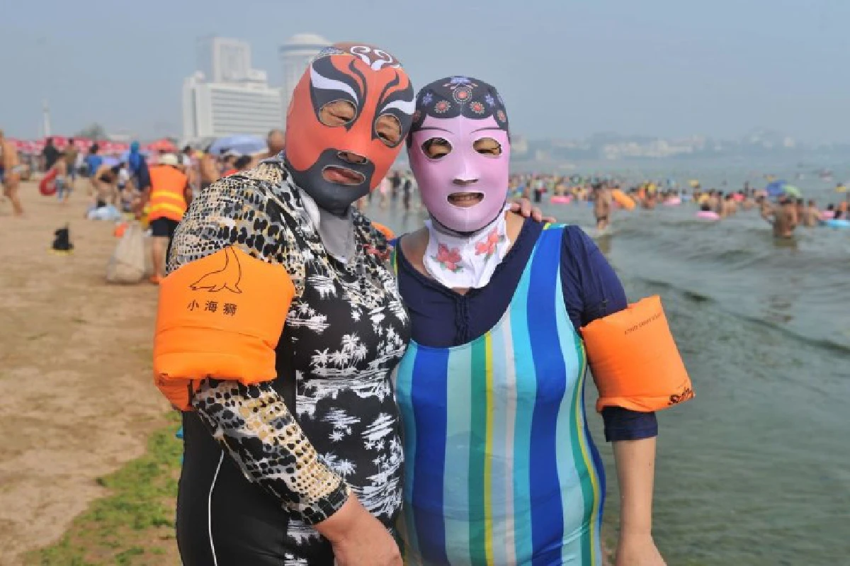 ลืมเบอกินีไปเลย! เทรนด์ชุดว่ายน้ำใหม่จากจีน Face-kinis