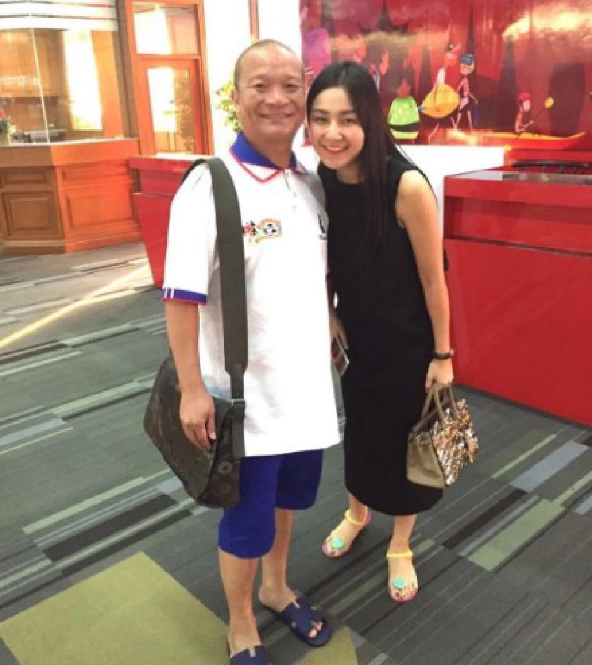 แค่นี้ต้องฟ้องเมีย!"หม่ำ"เซ็งเจอรองเท้ากัดขณะขึ้นเครื่องบิน