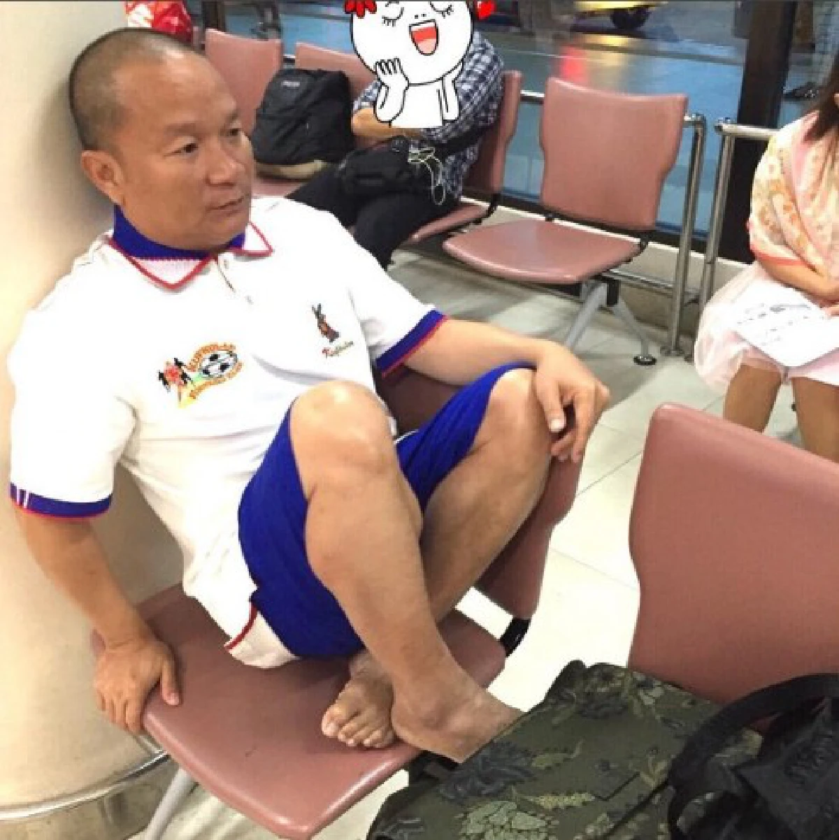 แค่นี้ต้องฟ้องเมีย!"หม่ำ"เซ็งเจอรองเท้ากัดขณะขึ้นเครื่องบิน