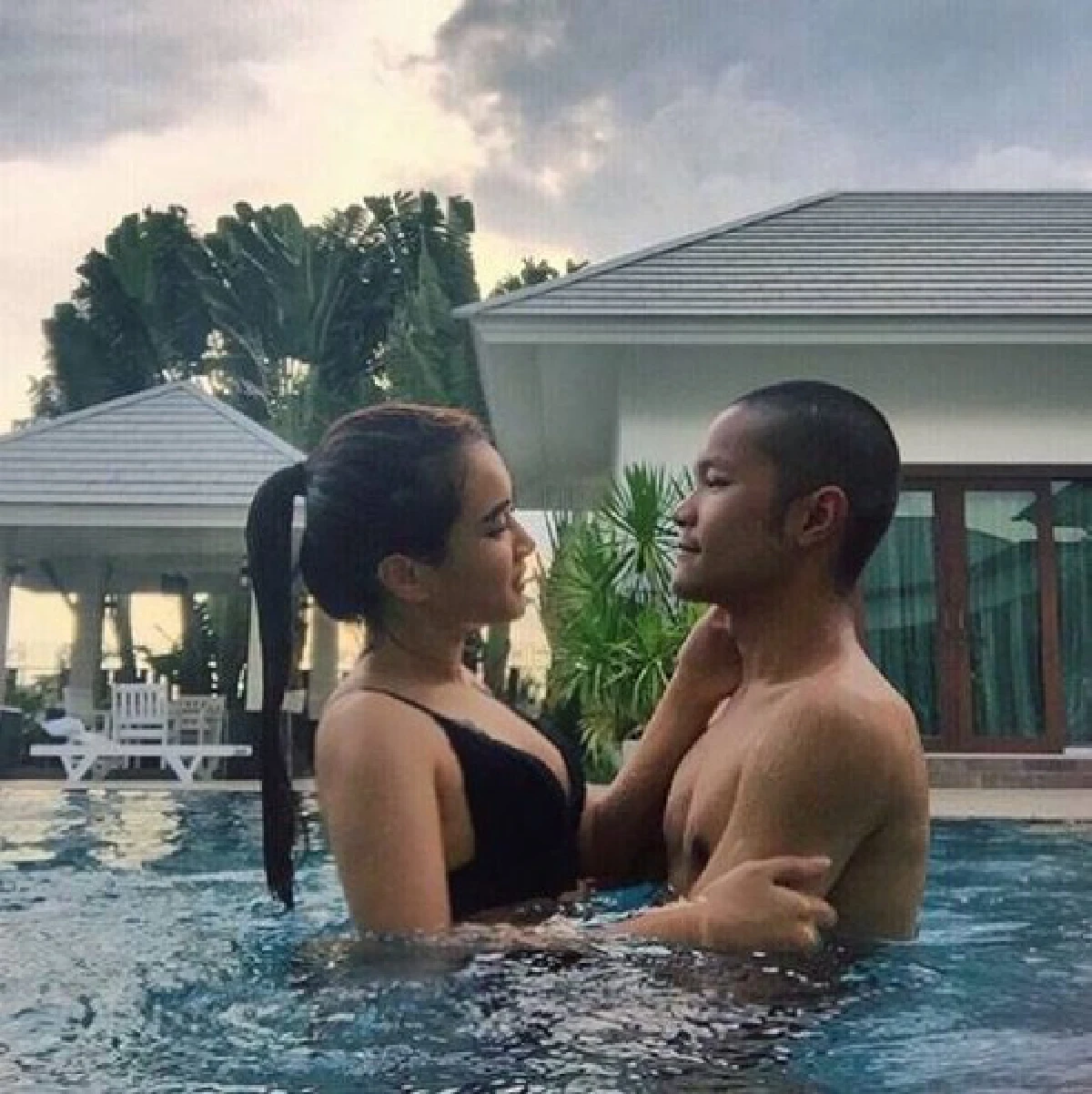 ส่องภาพ "มิกซ์" ลูกชาย หม่ำ จ๊กมก พร้อมแฟนหน้าสวย หุ่นแซ่บ