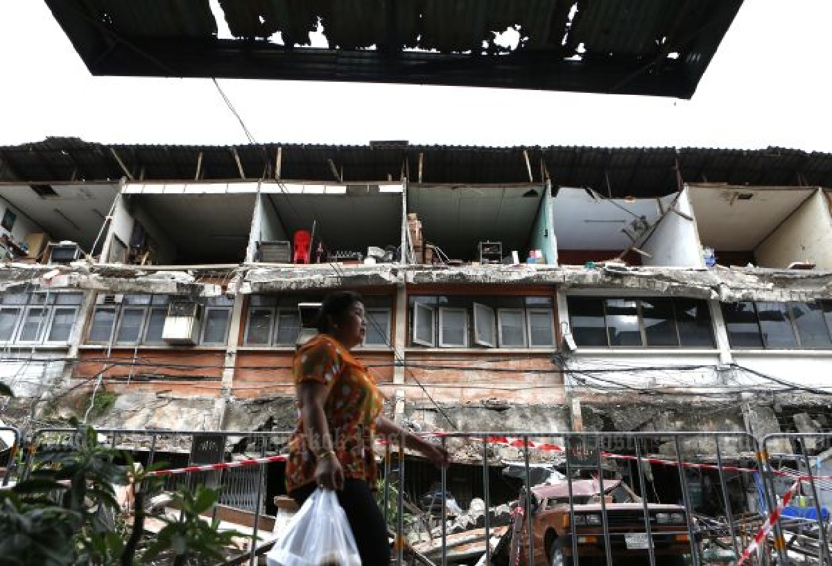 Unsafe shophouses collapse after residents refuse to leave