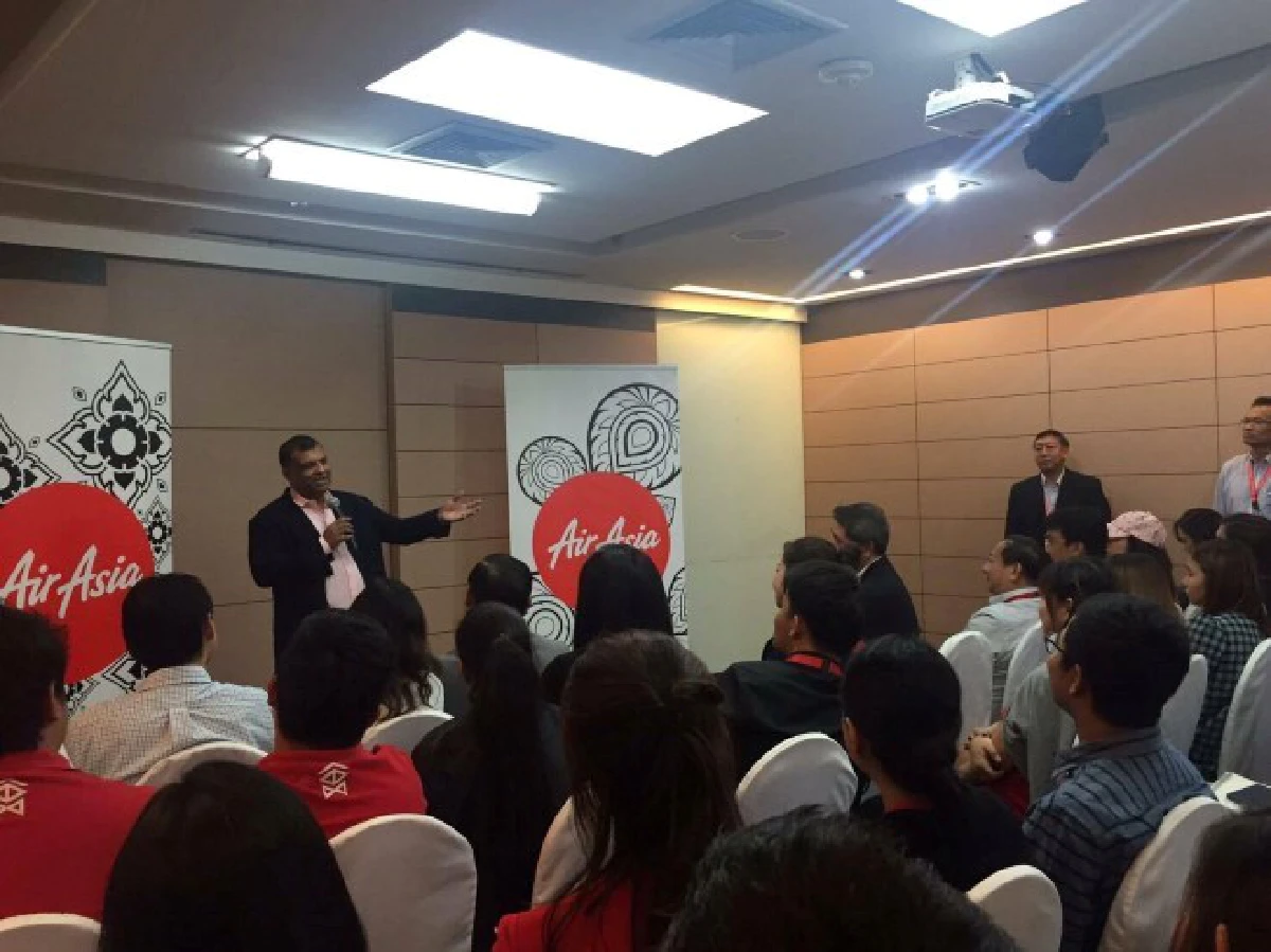 เบื้องหลังดราม่า "แอร์ฯกราบผู้โดยสาร" วิกฤตศรัทธาแอร์โฮสเตส?