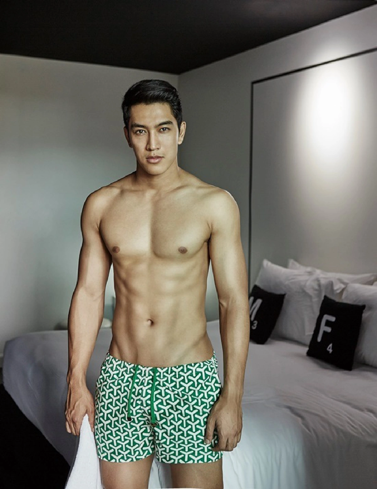 งานดีเหลือเกิน! กอล์ฟ อนุวัฒน์ ถอดเสื้อโชว์หุ่นล่ำกล้ามแน่น