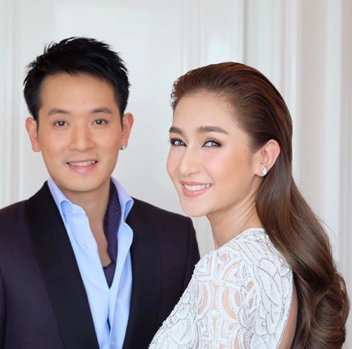 สวยออร่า! เนย โชติกา จูงมือ ไฮโซอาร์ม แถลงวิวาห์สุดชื่นมื่น