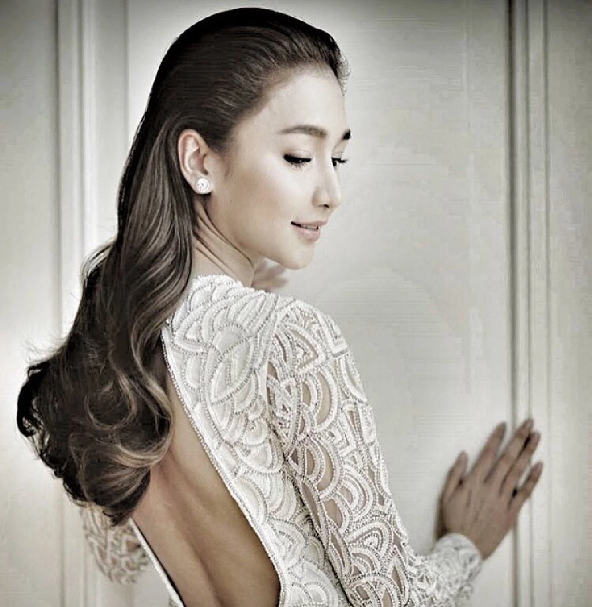 สวยออร่า! เนย โชติกา จูงมือ ไฮโซอาร์ม แถลงวิวาห์สุดชื่นมื่น