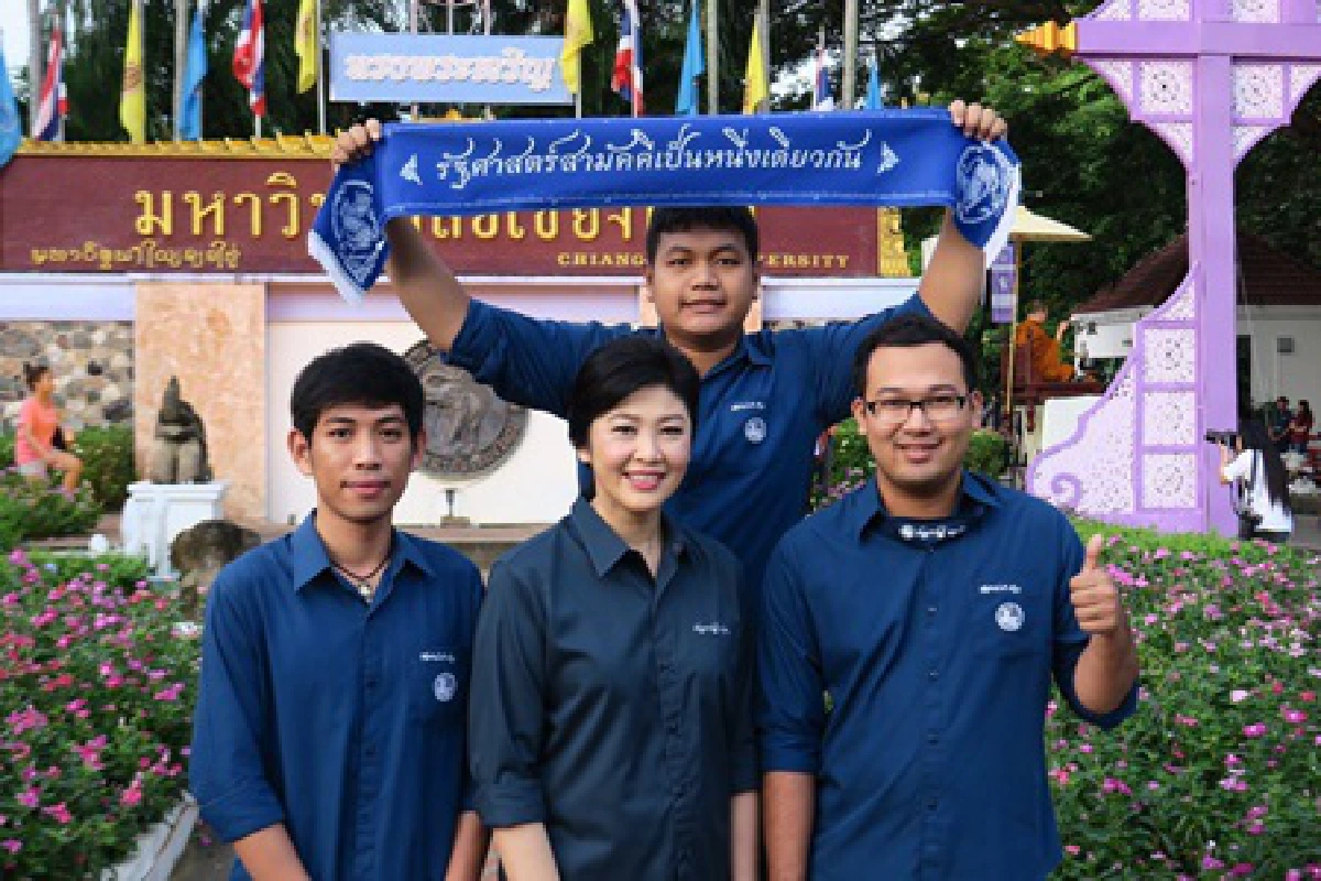 "ยิ่งลักษณ์"ร่วมรับน้องลูกช้าง มช.