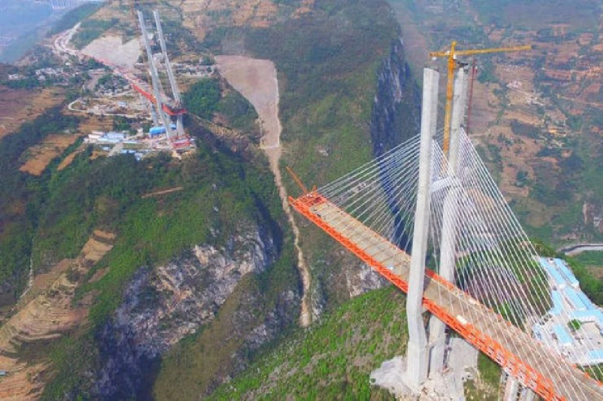 จีนเตรียมเปิดตัวสะพานสูงที่สุดในโลก