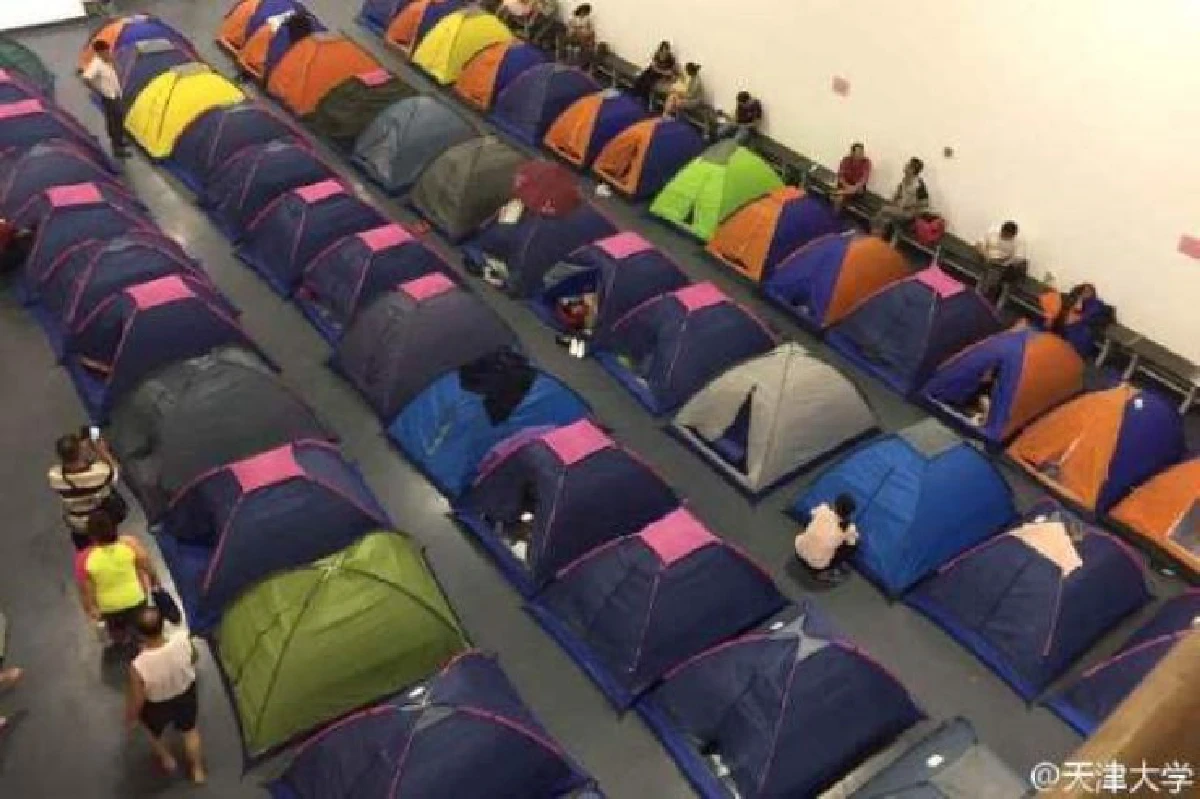 เต้นท์แห่งความรัก เพื่อพ่อแม่ชาวจีน ในวันที่ลูกจากบ้านไปเข้ามหาวิทยาลัย