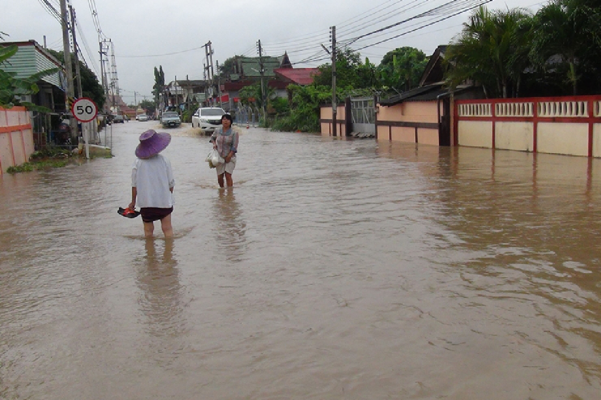 น้ำป่ายังท่วมลำปางชาวบ้านรับมือเป็นวันที่สอง