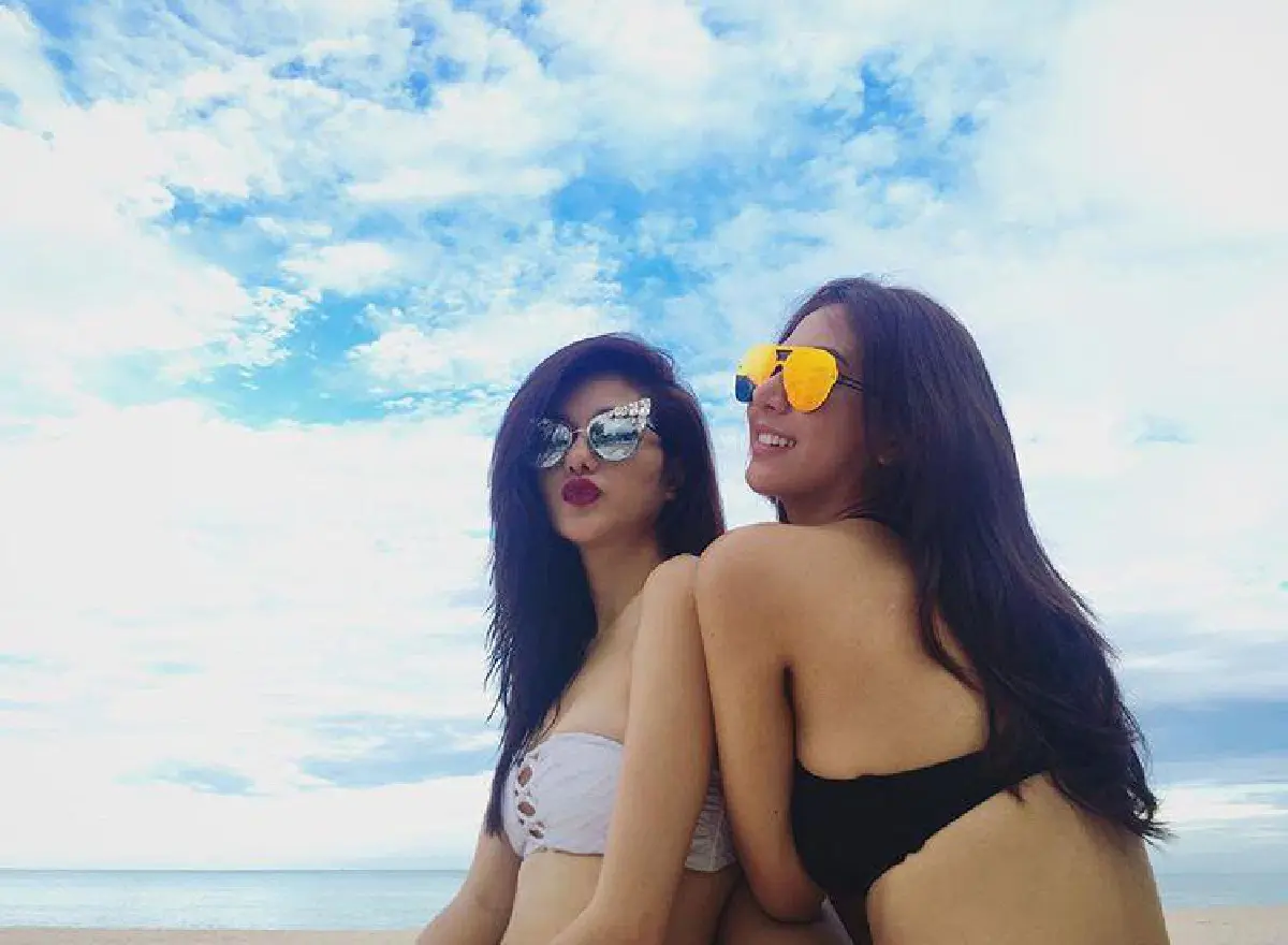 เด็ดอีกแล้ว! กวาง เดอะเฟซฯ นุ่งบิกินี่อวดหุ่นเซ็กซี่ริมหาด