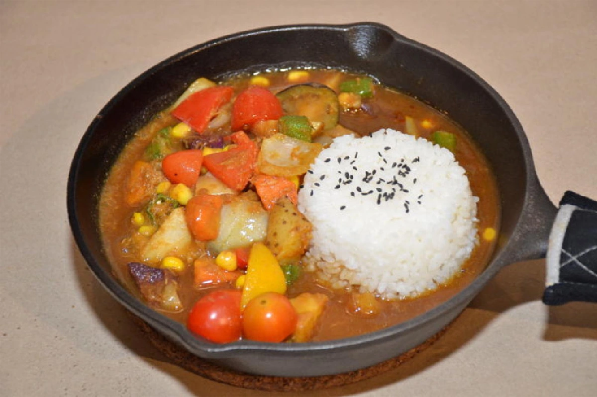 รู้จัก 'แกงกะหรี่ผัก' เมนูหลักประจำแคมป์