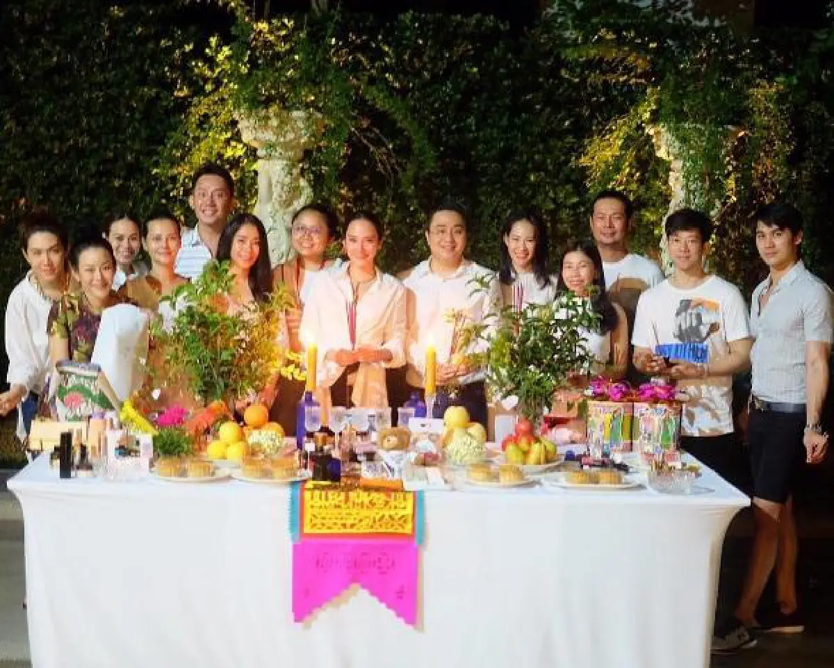 อั้ม พัชราภา เปิดบ้านหรู! จัดปาร์ตี้สระน้ำอวดหุ่นแซ่บเว่อร์