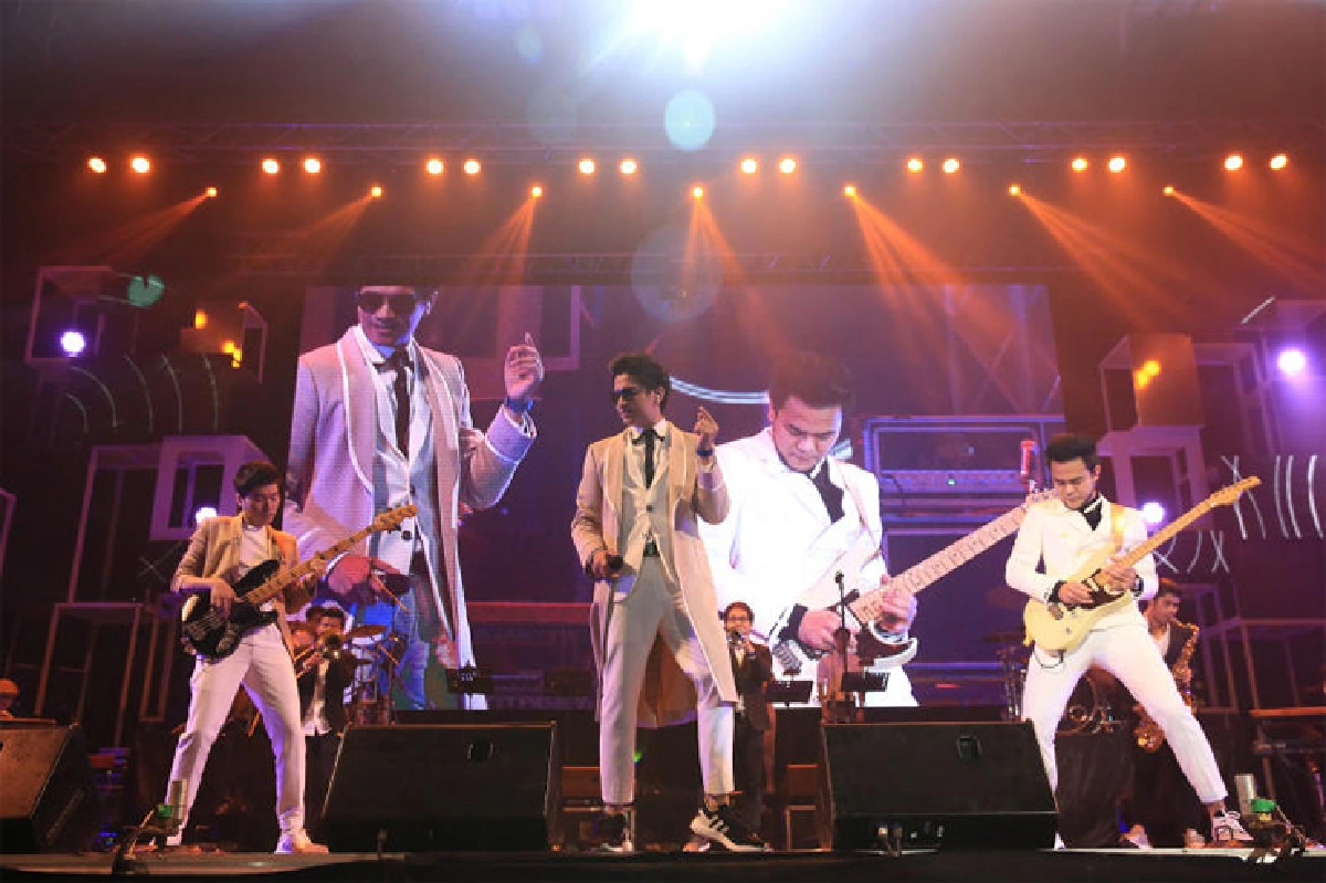 ไวท์เฮาส์ คอนเสิร์ต สนุกยกค่าย