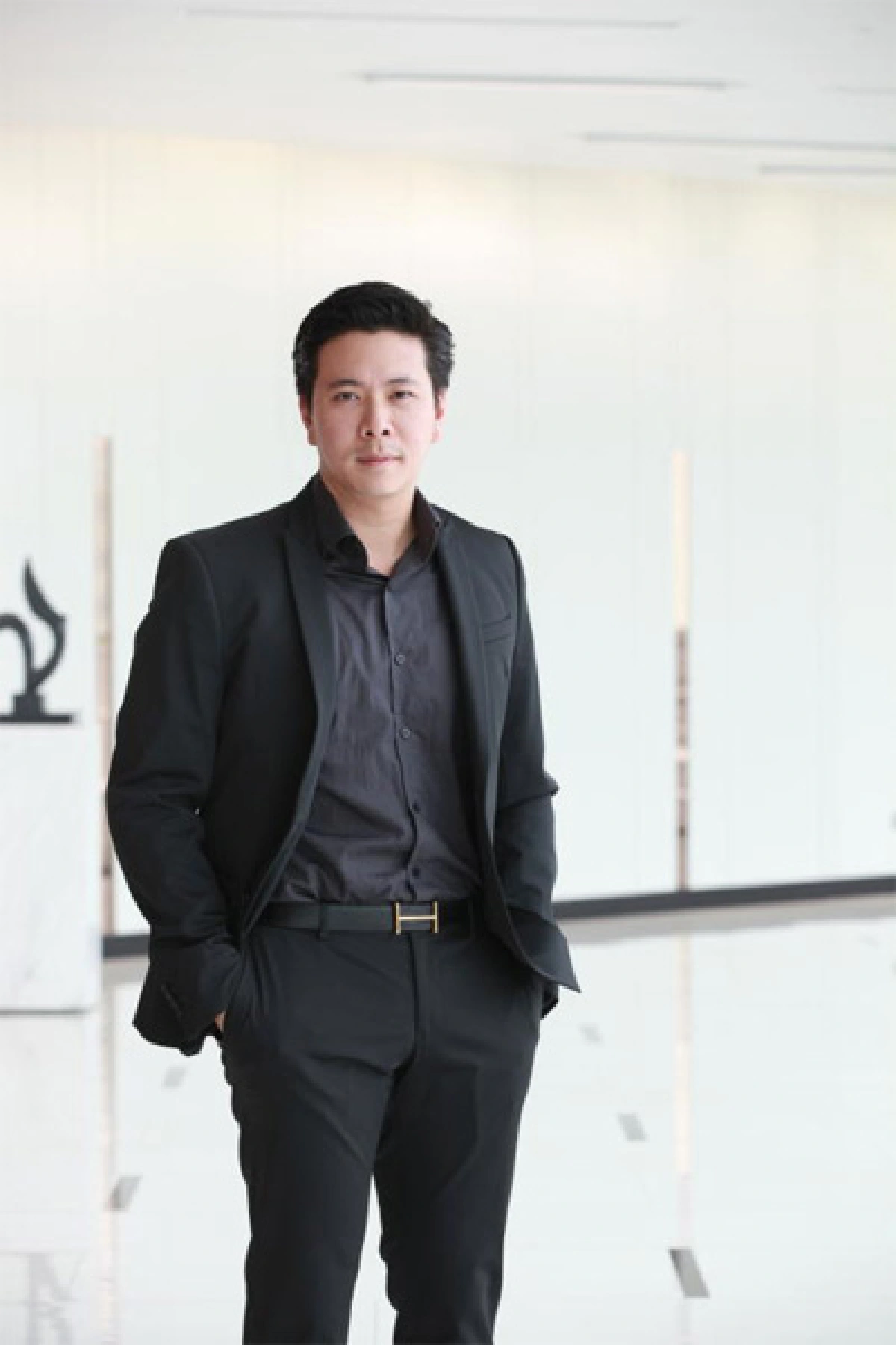 ปานเทพ กุลพนาภินันท์ นักธุรกิจสื่อโฆษณาไฟแรง