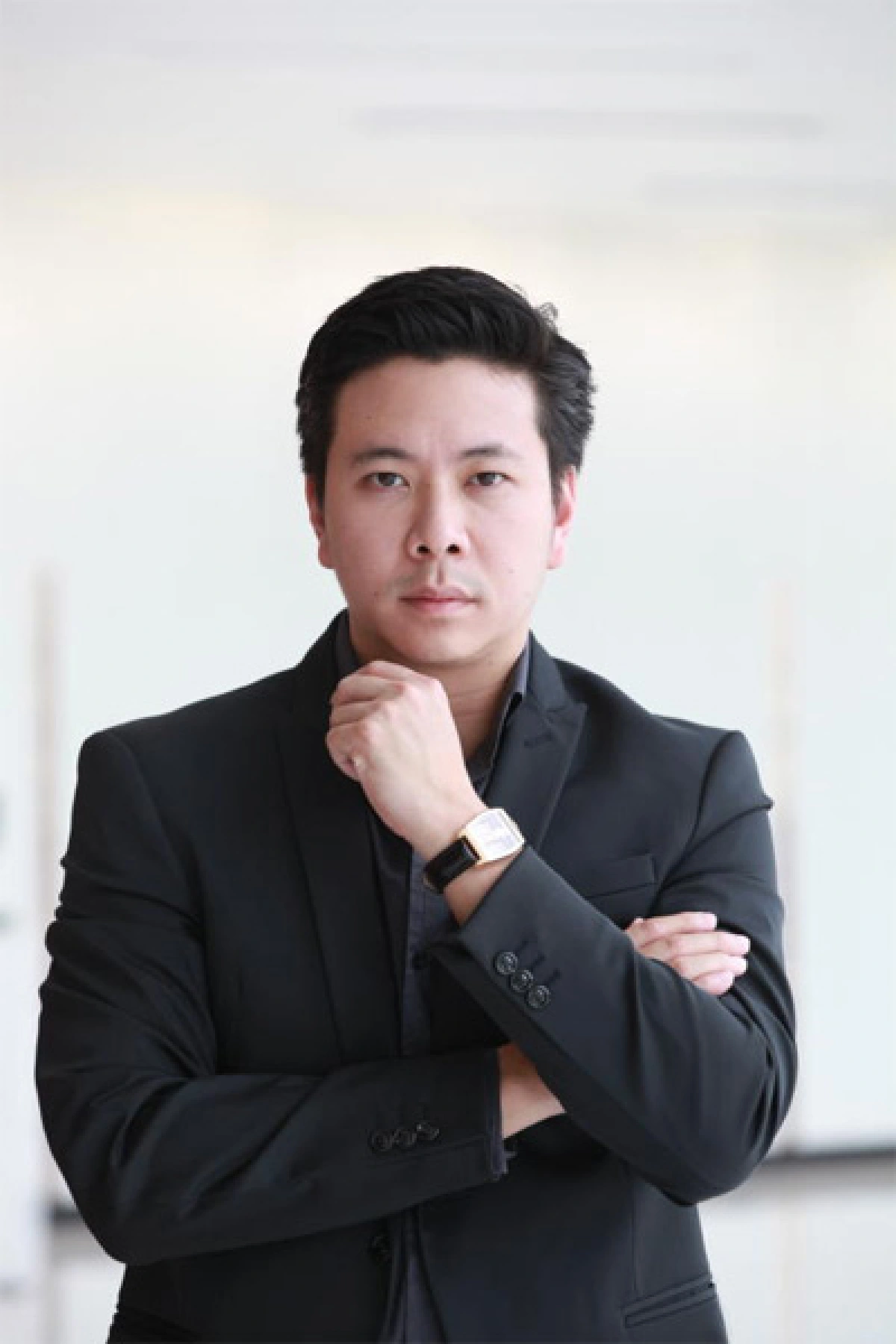 ปานเทพ กุลพนาภินันท์ นักธุรกิจสื่อโฆษณาไฟแรง