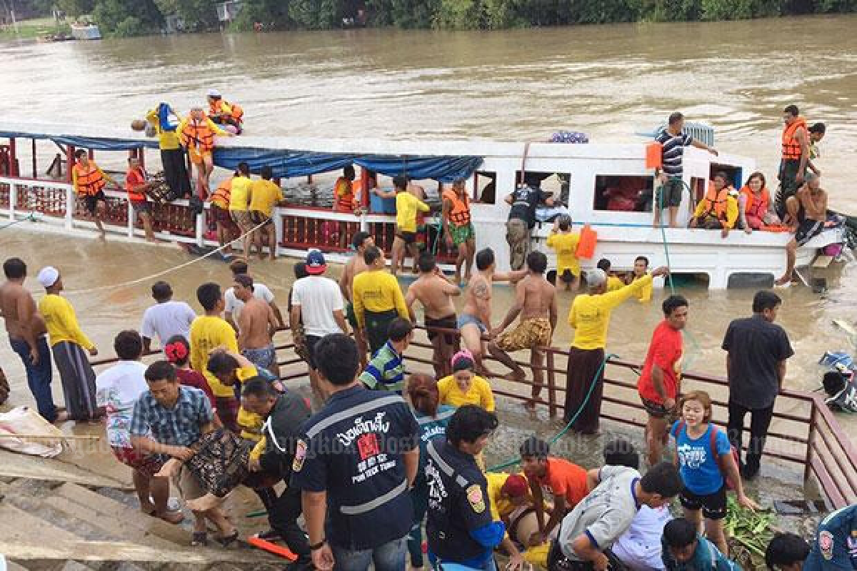 After the boat tragedy: burying the dead, talking safety (Updated Tues.)