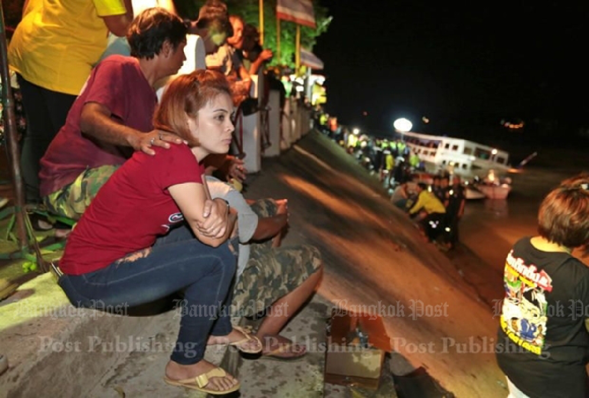 After the boat tragedy: burying the dead, talking safety (Updated Tues.)