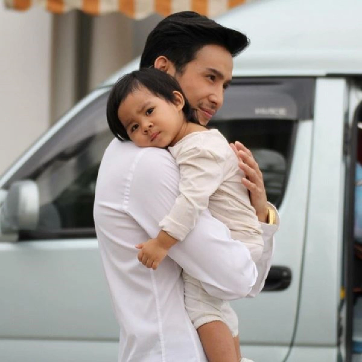 ตั้ม เดอะสตาร์ 10 โพสต์ภาพลูกๆในอ้อมแขน จะทำหน้าที่พ่อให้ดีที่สุด